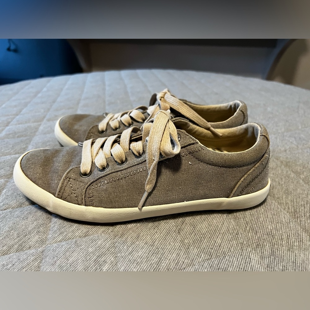 TAOS Star Grey Wash Size 7 Sneakers Excellent Cond